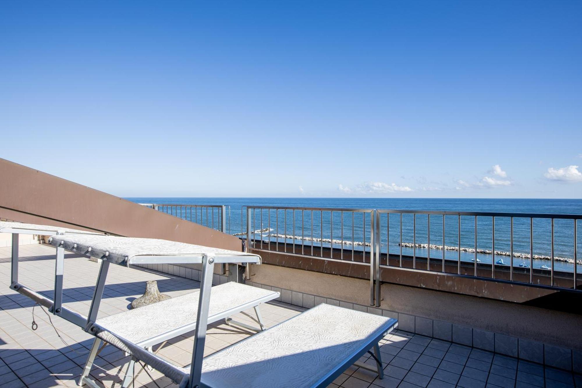 Hotel Caravelle Cattolica Exterior foto